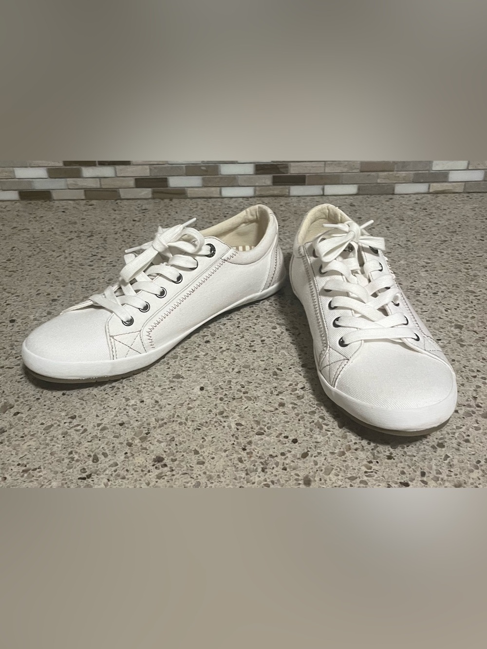 Taos Star Classic Women's Cream-White Lace-Up Sneakers size 11 EUC - Picture 4 of 10